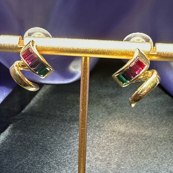 Vintage Roman gold tone Rhinestone swirl earrings - Picture 2 of 13